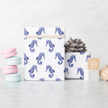 Papier Cadeau Cheval blanc bleu mignon<br><div class="desc">Ces adorables petits hippocampes sont parfaits pour les baby showers,  les cadeaux de nouveau-nés,  les anniversaires de enfants et les événements spéciaux.</div>