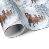 Papier Cadeau Chevaux courant à travers une forêt enneigée (Coin rond)