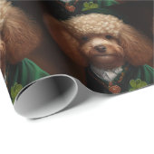Papier Cadeau Chien de caniche en tenue de jour St. Patrick (Coin rond)