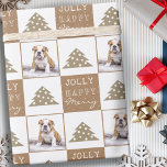 Papier Cadeau Chien mignon Chiot Tapis Animal Typographie Arbre<br><div class="desc">Cute Cat Pet Typographie Arbre de Noël Papier d'enveloppement photo. Arrière - plan beige et blanc avec des flocons de neige et un arbre de Noël simple. Joyeux Blanc, Joyeux, Jolly typographie. Le design a une photo personnalisée d'un chiot de chien - insérez votre chien préféré ou toute autre photo...</div>