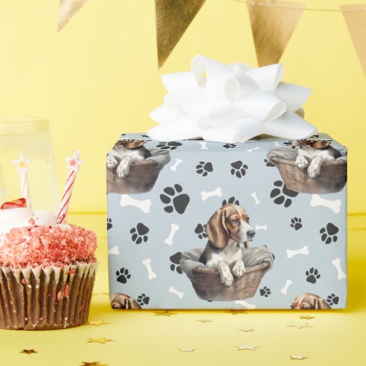 Papier Cadeau Chiot Beagle mignon dans Empreinte de patte panier (Fête d'anniversaire)
