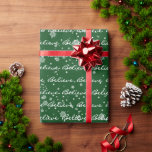 Papier Cadeau Christmas Believe Texte et Snowflakes<br><div class="desc">Croyez le texte avec des flocons de neige sur l'arrière - plan vert. Le texte et la couleur peuvent être modifiés. La couleur Arrière - plan peut être modifiée.</div>