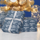 Papier Cadeau Christmas NICE NAUGHTY Texte Sur Les Étoiles<br><div class="desc">Texte blanc NICE NAUGHTY avec étoiles sur un arrière - plan bleu pays. Le texte est modifiable.</div>