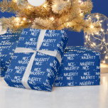 Papier Cadeau Christmas NICE NAUGHTY Texte Sur Rouge<br><div class="desc">Texte blanc NICE NAUGHTY avec des flocons de neige sur un arrière - plan bleu. Le texte est modifiable. La couleur Arrière - plan peut être modifiée.</div>
