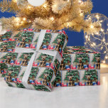 Papier Cadeau Christmas Welsh Terrier Avec Cadeaux<br><div class="desc">Le mignon chien gallois Terrier pose à côté du sapin de Noël avec des cadeaux de vacances et la frontière bleue. La couleur de bordure peut être modifiée.</div>