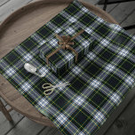Papier Cadeau Clan de vacances rustique plaid Gordon Tartan<br><div class="desc">Enveloppez vos cadeaux de vacances dans un style festif avec notre rustique Clan Gordon Tartan Green Plaid Wrapping Paper. Ce design classique et intemporel apporte une touche de chaleur et de tradition à vos cadeaux. Que ce soit pour emballer des cadeaux bien pensés pour les proches ou ajouter une touche...</div>
