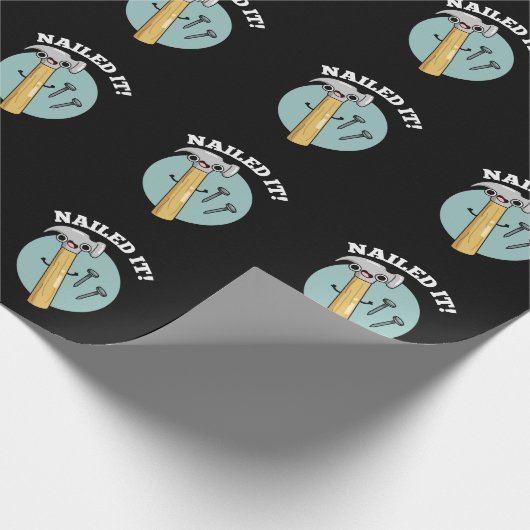 Papier Cadeau Cloué Il Amusant Marteau Clou Clouet Dark BG (Coin)