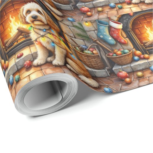 Papier Cadeau Cockapoo Sitting by Fireplace with Christmas Light (Coin rond)