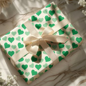 Papier Cadeau Coeurs verts de charme sur papier blanc