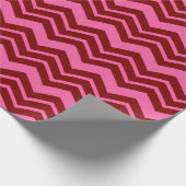Papier Cadeau Conception de chevron zigzag rouge bordeaux rose (Coin)