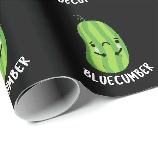 Papier Cadeau Concombre bleu Funny Sad Veggie Cucumber Pun Dark  (Coin rond)