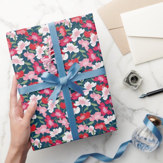 Papier Cadeau Couleur Rouge Floral Motif Bleu (Cadeaux)