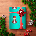 Papier Cadeau Cue Red Snowmen sur Aqua Christmas<br><div class="desc">Un très joli papier d'emballage de Noël avec un motif de petits bonhomme de neige,  habillé en costumes de velours rouge avec chapeau et veste. Ils sont entourés d'étoiles rouges et d'arcs,  le tout sur un arrière - plan turquoise/aqua lumineux.</div>