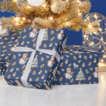 Papier Cadeau Cute Classic Christmas Snowman<br><div class="desc">Papier d'emballage de vacances festif avec un design adorable de bonhommes de neige,  arbres de Noël,  hommes en pain d'épice,  et chevaux rocking. L'arrière - plan bleu en fait le choix idéal pour envelopper le cadeau de Noël des enfants,  idéal pour répandre la joie pendant la période des fêtes.</div>