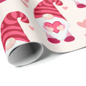 Papier Cadeau Cute Gnome Holding Heart Valentine's Day (Coin rond)