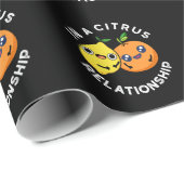 Papier Cadeau Dans Une Relation Citrus Funny Fruit Pun Dark BG (Coin rond)