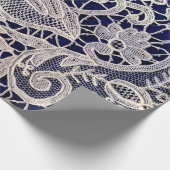 Papier Cadeau Dentelle Antique Fleurie Blanche Élégante sur Fond (Coin)