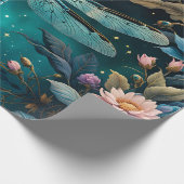 Papier Cadeau Dragonfly dans un jardin fleuri la nuit (Coin)