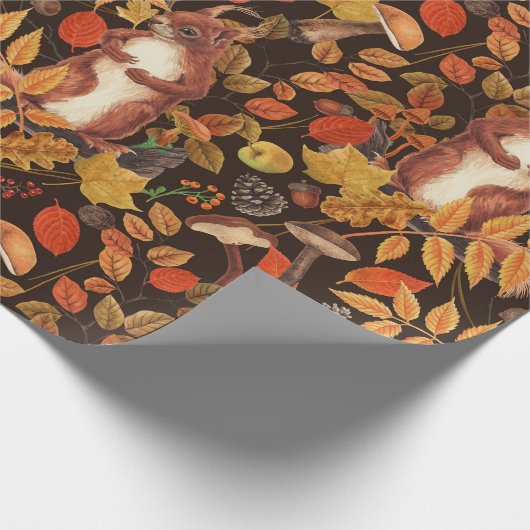 Papier Cadeau Écureuils automnaux et flore sur brun foncé (Coin)