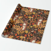 Papier Cadeau Écureuils automnaux et flore sur brun foncé (Déroulé)