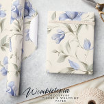 Papier Cadeau Élégant Joli Floral Bleu sur Arrière - plan crème<br><div class="desc">Ajoutez une touche de sophistication à vos cadeaux avec notre Elegant Blue Floral sur papier d'emballage Arrière - plan crème. Ce magnifique design présente des fleurs bleues délicates gracieusement disposées sur un fond crème douce, créant un look intemporel et élégant. Les teintes douces et les motifs floraux complexes apportent un...</div>