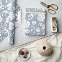 Elégant motif floral damassé blanc et bleu-gris