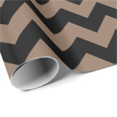 Papier Cadeau Elégant Motif Géométrique Noir et Brown Chevron (Coin rond)