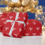Papier Cadeau Elégant motif juif blanc rouge menorah Hanoukka<br><div class="desc">Elégant rouge blanc menorah motif simple cadeau papier d'emballage moderne. Motif menorah blanc sur arrière - plan rouge. Ce papier d'emballage est idéal pour Hanoukka,  Chanukah,  bar mitzvah,  bat mitzvah,  Shabbat et les fêtes juives.</div>