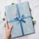 Papier Cadeau Élégant papier d'enveloppement Mariage de monogram<br><div class="desc">Voici notre Elegant Modern Script Photo Monogram Mariage Suite en bleu-gris et blanc doux. Chaque pièce est pensée pour créer un look et une sensation cohésifs et élégants. Cette collection comprend tous les éléments essentiels du mariage tels que les cartes postales Save-the-Date, les invitations, les cartes RSVP, l'emballage cadeau ou...</div>