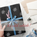 Papier Cadeau Élégants flocons de neige à la calèche noire et bl<br><div class="desc">Offrez-vous un cadeau grâce à ce feuilleton de neige élégant et tendance noir et blanc de Chalk Joyeux papier d'enveloppement de Noël. Passez un merveilleux Noël !</div>