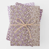 Papier cadeau empreinte de léopard animal violet (En situation)