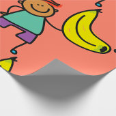 Papier Cadeau Enfant Joueur tenant une grande banane jaune