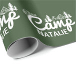 Papier Cadeau Enterrement de vie de jeune fille personnalisé au<br><div class="desc">Emballer vos cadeaux de fête de bachelorette camping avec style avec ce Papier d'emballage personnalisé pour fête de bachelorette camping. Parfait pour célébrer les "Derniers sentiers avant le voile", cet emballage cadeau unique apporte une touche amusante et cohérente à votre événement inspiré du camping de luxe. Que vous emballiez des...</div>