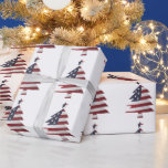 Papier Cadeau Étoiles et rayures Snowy Christmas Tree Patriotiqu<br><div class="desc">Étoiles et rayures Snowy Patriotique de Noël Arbre de Noël Motif de vacances Papier cadeau d'enveloppement</div>