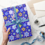 Papier Cadeau Étoiles fantaisistes de David<br><div class="desc">Les Stars de David aux motifs colorés dansent sur un champ de bleu profond.</div>