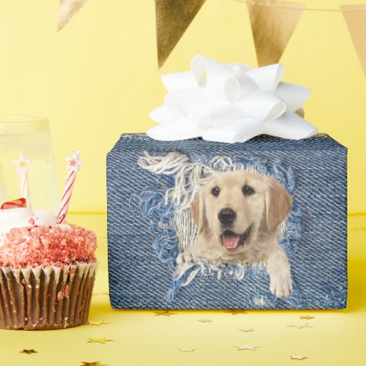 Papier Cadeau Extrait d'or dans trou de jean bleu effilé (Fête d'anniversaire)