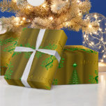 Papier Cadeau Festive Green Trimmings sur Gold Christmas<br><div class="desc">Ce papier d'emballage de Noël doré et vert est l'exemple de l'élégance et du luxe. Il a un look métallique qui ajoute une touche de glamour à vos cadeaux de vacances. Le papier présente des arbres de Noël verts faits de rubans, des rubans verts curling avec le saint, qui lui...</div>