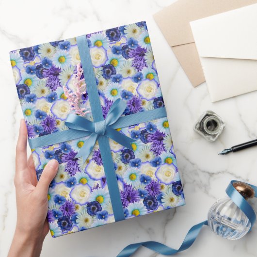 Papier Cadeau Fête de mariage avec un collage floral bleu et bla (Cadeaux)