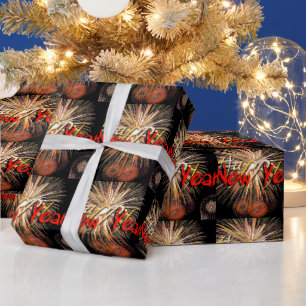 Papier Cadeau Feu d'artifice dans Red Happy New Year 2022 Wrappi