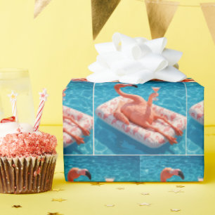 Papier Cadeau Flamant avec un cocktail dans une piscine