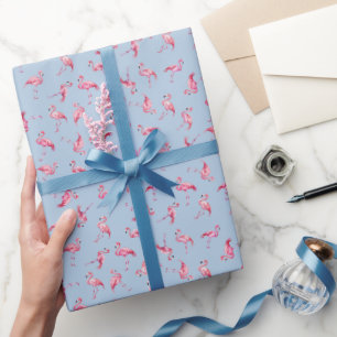 Papier Cadeau Flamants rose à l'aquarelle jetés sur fond bleu cl