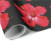 Papier Cadeau Fleur d'Hibiscus rouge rose chaud sur noir (Coin rond)