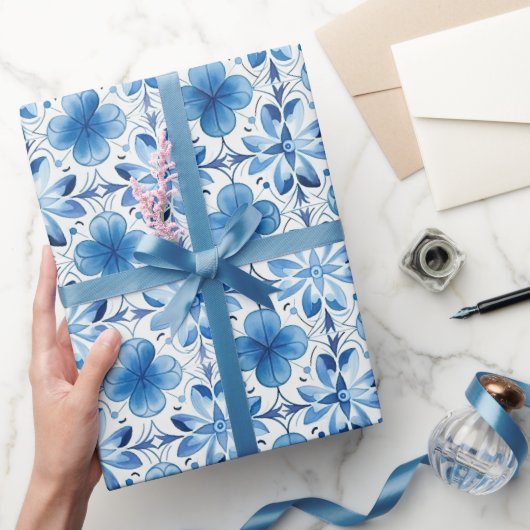 Papier Cadeau Fleurs Blanches et Bleues Fête de Mariage (Cadeaux)