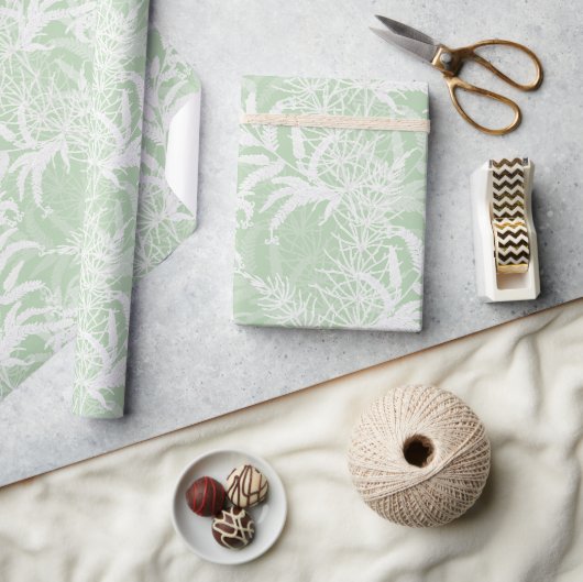 Papier Cadeau Fleurs blanches sur vert clair. (Artisanat)
