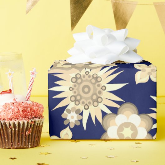 Papier Cadeau Fleurs de crème Liberty motif avec arrière - plan  (Fête d'anniversaire)