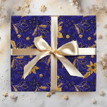 Papier Cadeau Fleurs de Poinsettia Gold et Blue Christmas<br><div class="desc">Ce papier d'emballage élégant et séduisant est polyvalent et peut être utilisé pour donner des cadeaux ou des projets artistiques et artisanaux. Il est idéal pour toutes les occasions telles que Noël, anniversaires, mariages, douches nuptiales, baby showers, anniversaires ou cadeaux généraux. Le design présente des parties scintillant poinsettia en faux...</div>