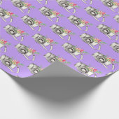 Papier Cadeau Fleurs et caméra sur papier d'enveloppement violet (Coin)