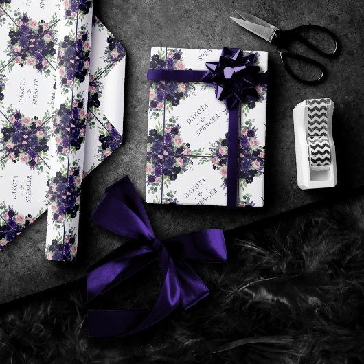 Papier Cadeau Fleurs luxuriantes | Monogramme de roses violettes