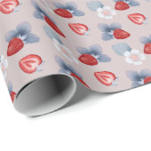 Papier Cadeau Fraises, Fleurs, Feuilles sur fond rose (Coin rond)