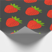 Papier Cadeau Fraises sur arrière - plan foncé (Coin)